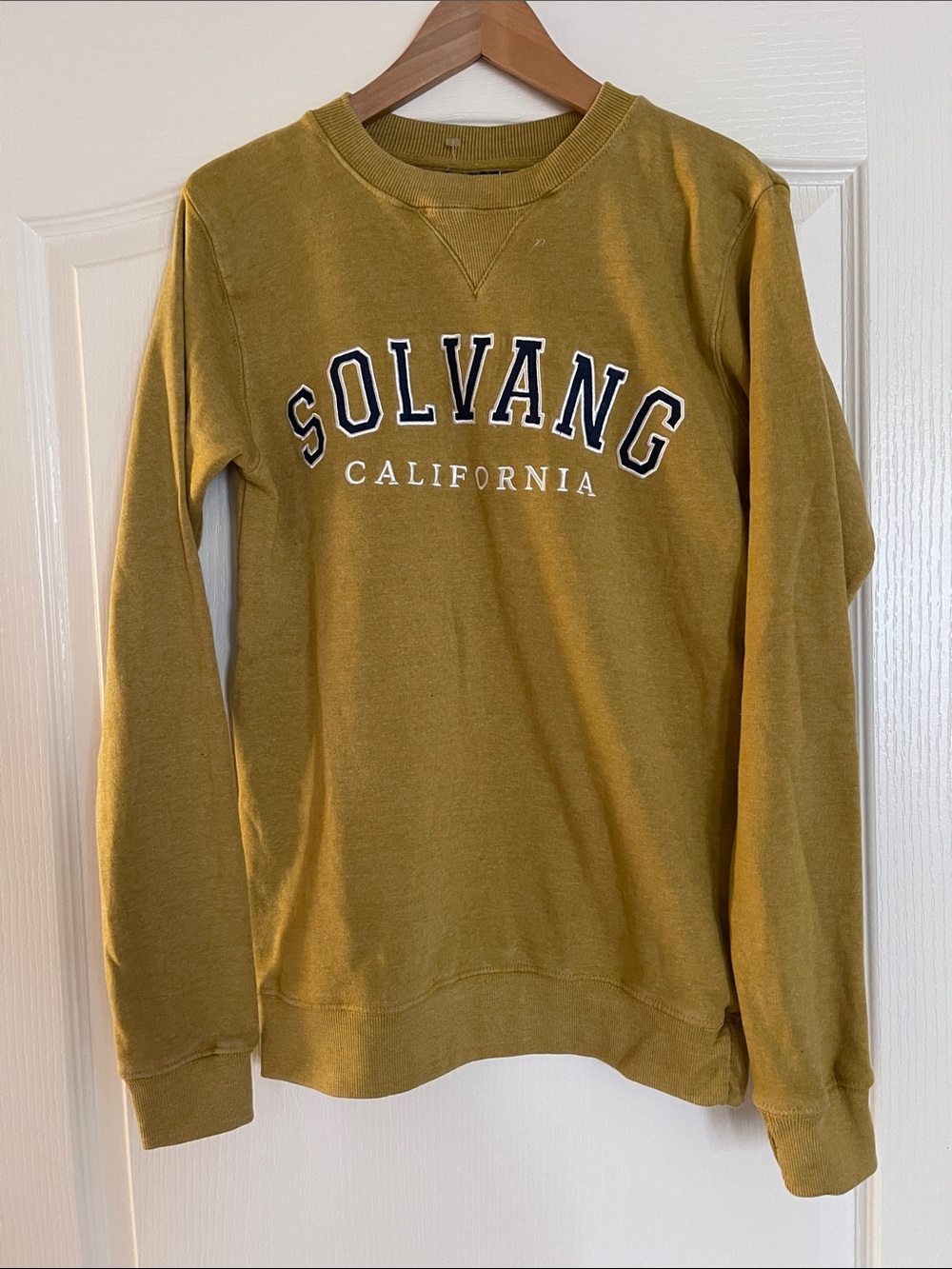 Solvang California Mustard Pullover Crewneck Sweatshirt size M, slim fit